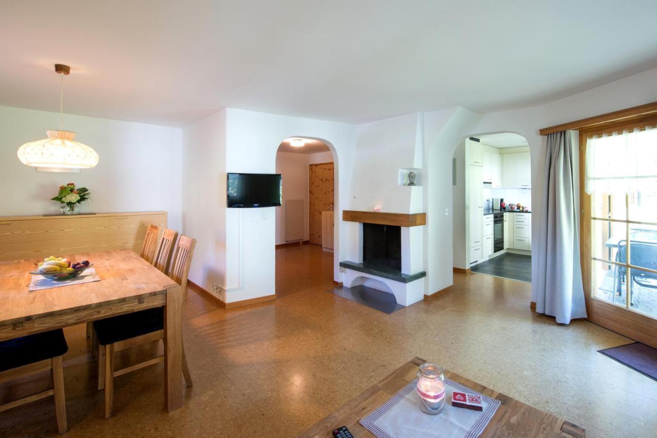 Ferienwohnungen Muntschi Andeer Room photo