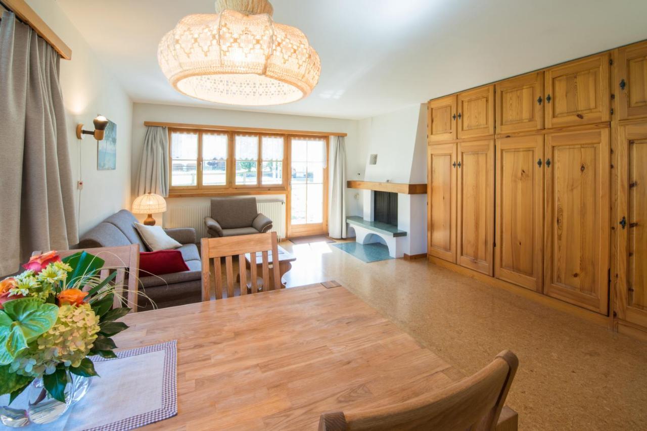 Ferienwohnungen Muntschi Andeer Room photo