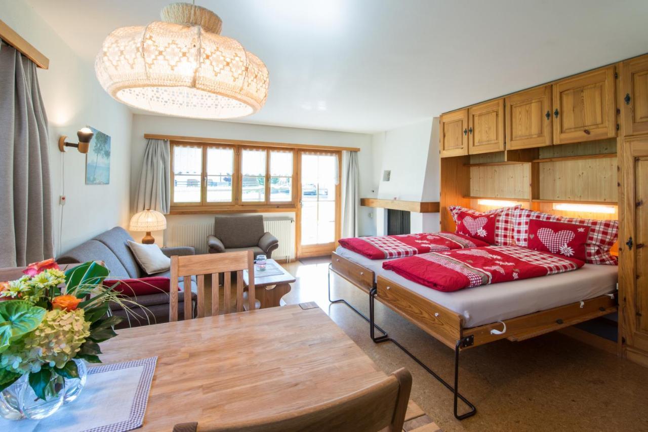 Ferienwohnungen Muntschi Andeer Room photo