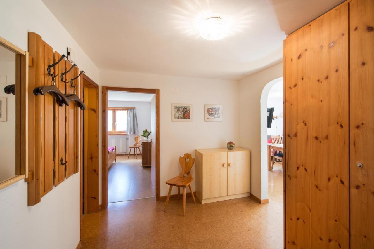Ferienwohnungen Muntschi Andeer Room photo