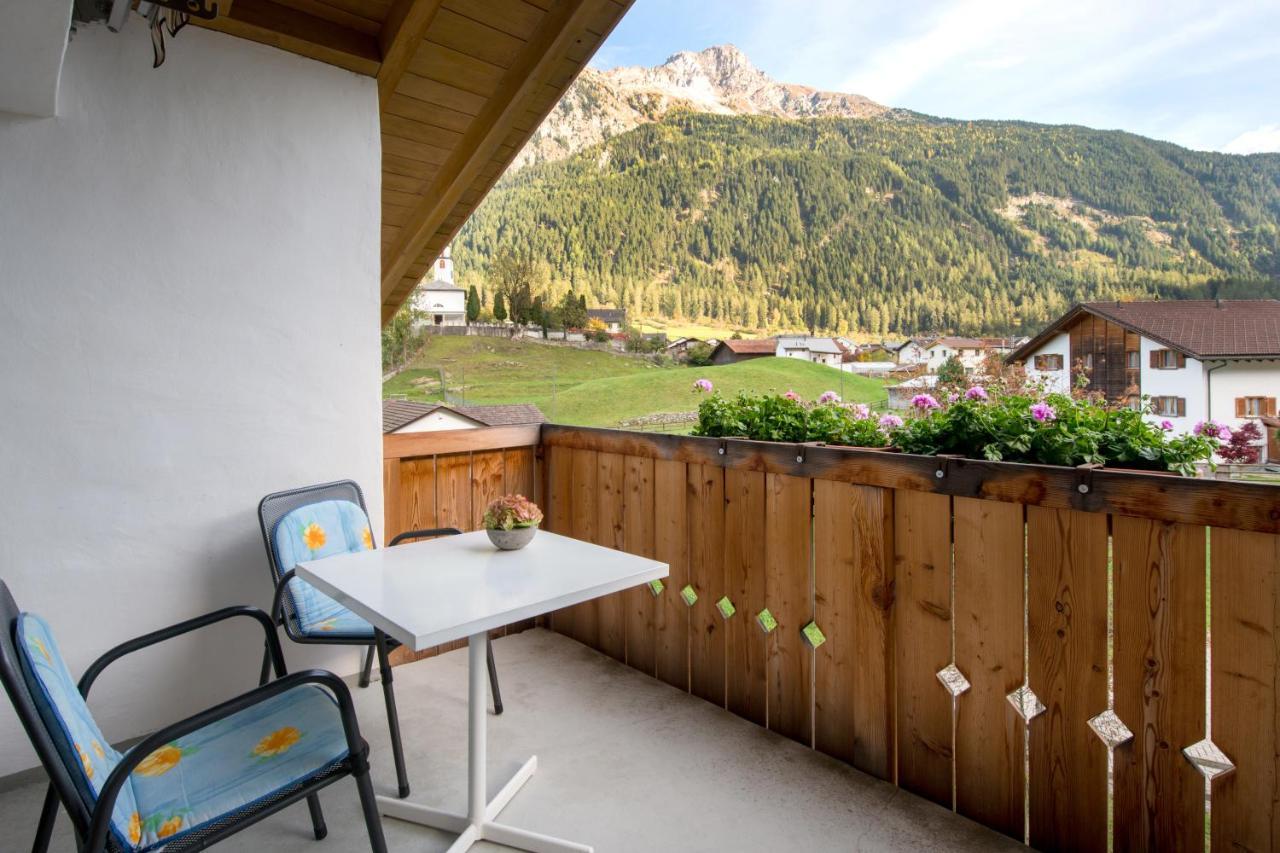 Ferienwohnungen Muntschi Andeer Room photo