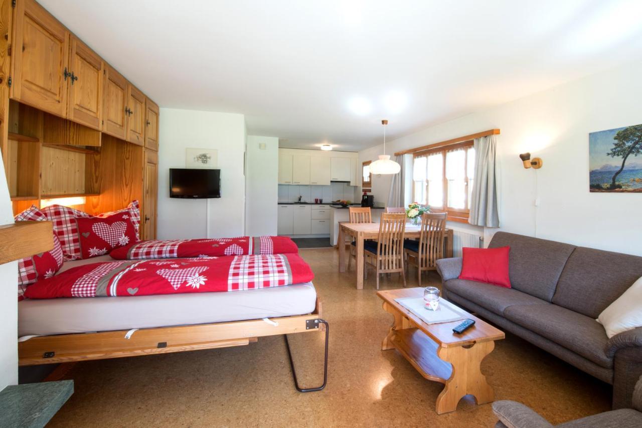 Ferienwohnungen Muntschi Andeer Room photo