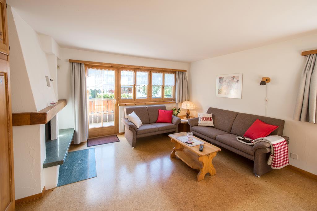 Ferienwohnungen Muntschi Andeer Room photo