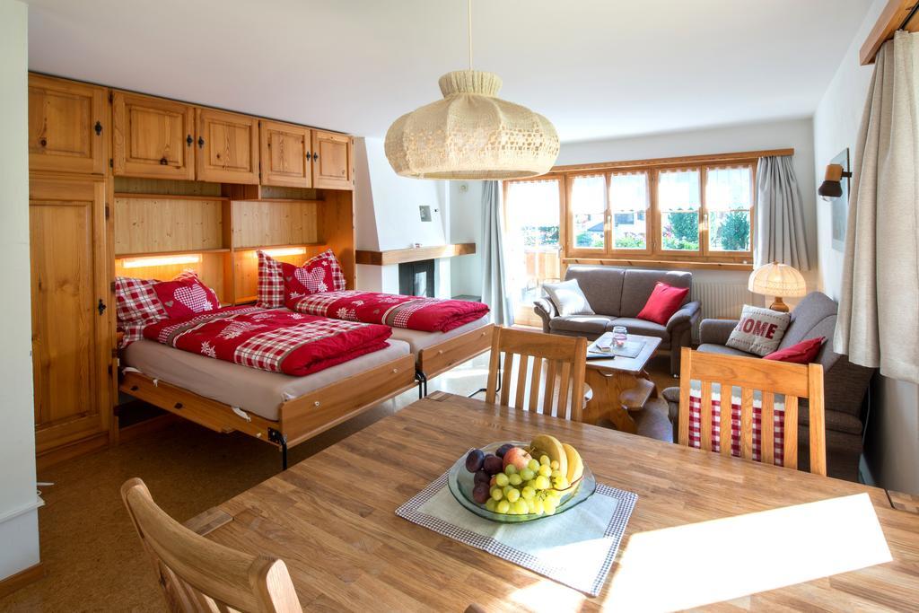 Ferienwohnungen Muntschi Andeer Room photo