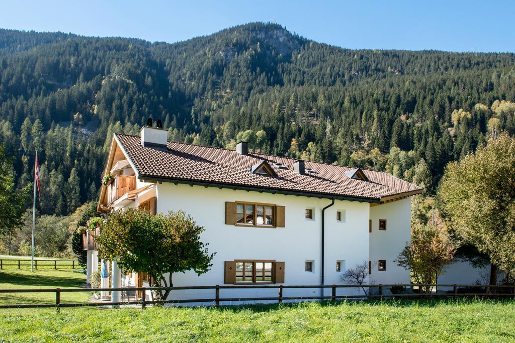 Ferienwohnungen Muntschi Andeer Exterior photo