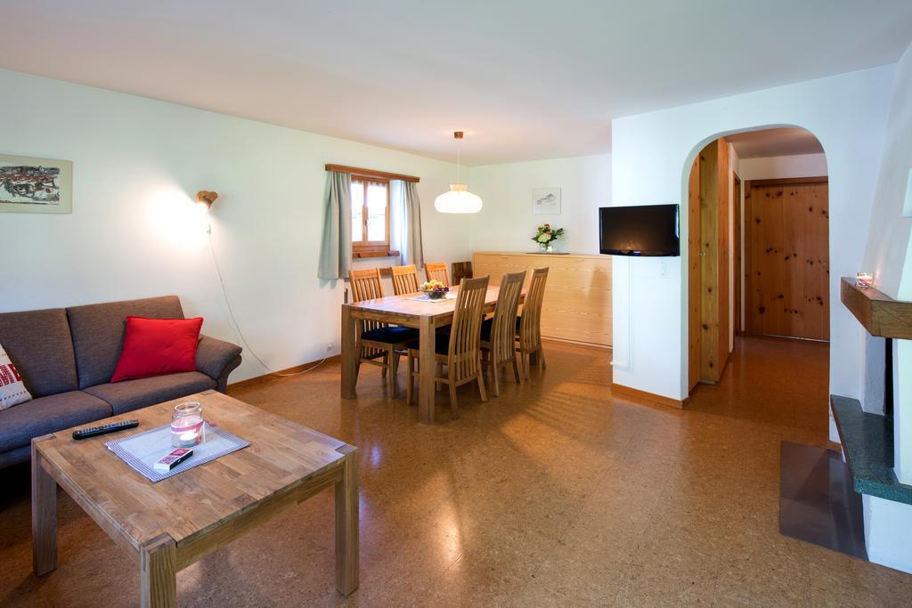 Ferienwohnungen Muntschi Andeer Room photo
