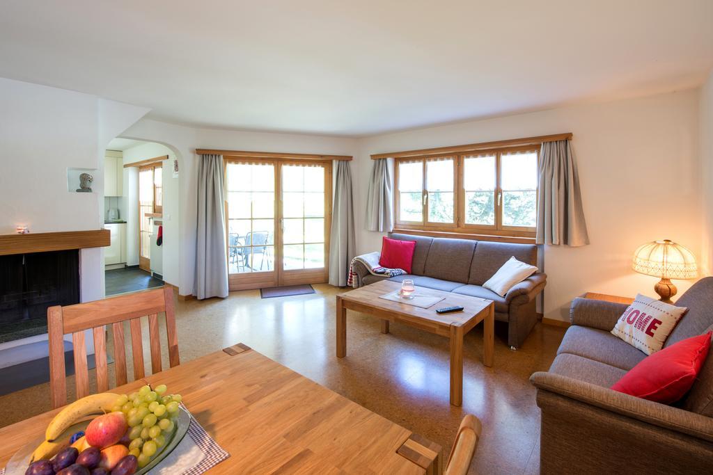 Ferienwohnungen Muntschi Andeer Room photo